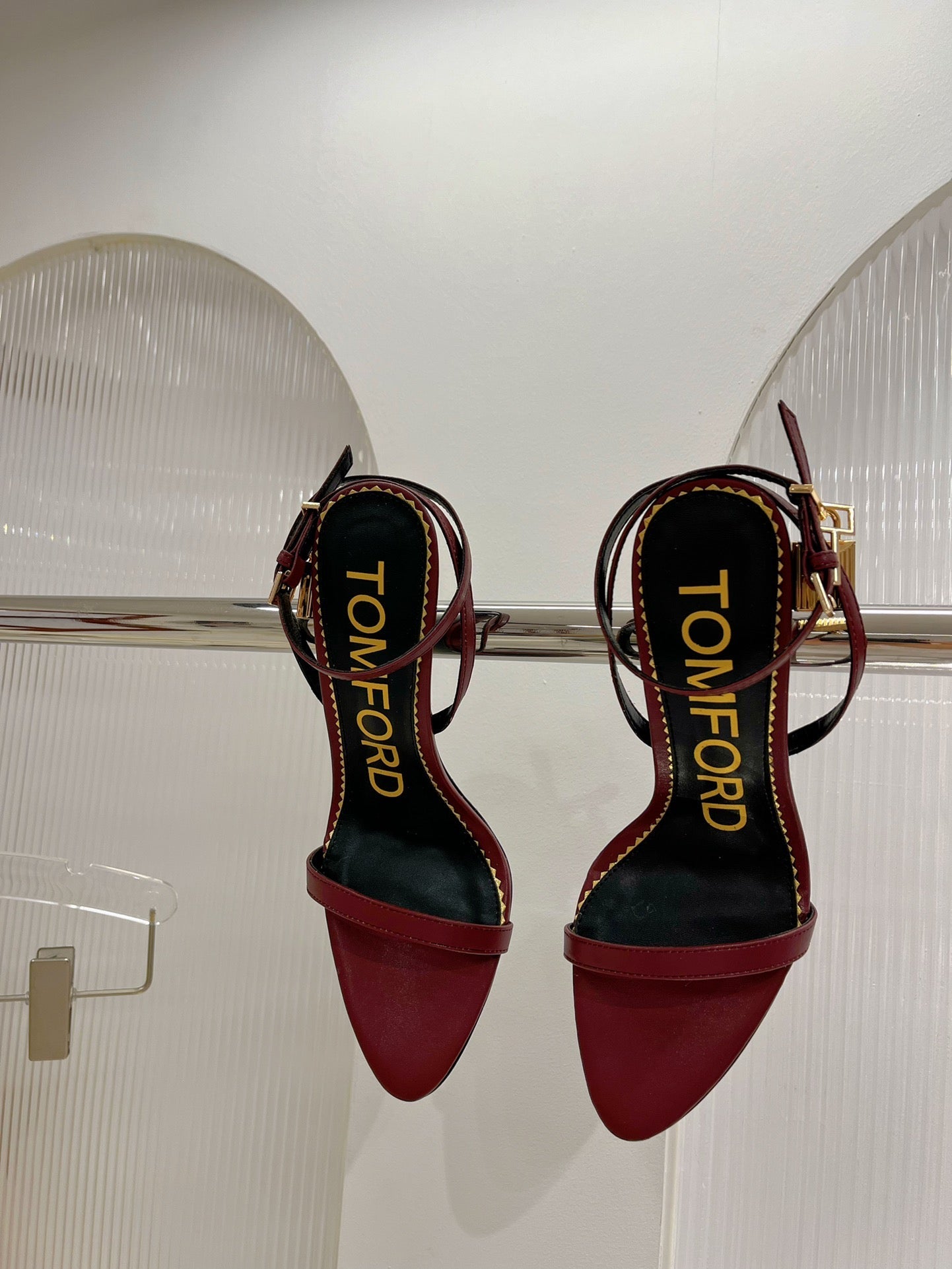 PADLOCK HIGH HEEL 10 CM SANDAL IN CURRANT RED SHEEPSKIN