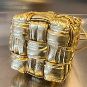 SMALL CASSETTE BUCKET 18 IN GOLD METALLIC SOFT LAMBSKIN