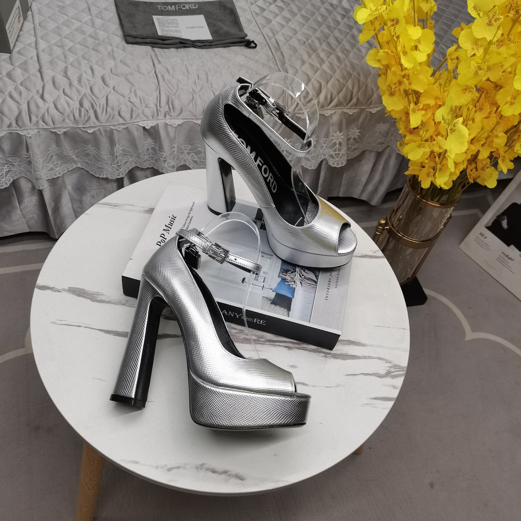 PADLOCK PLATFORM PEEP TOE PUMP 14 CM IN SILVER GRAINED CALFSKIN