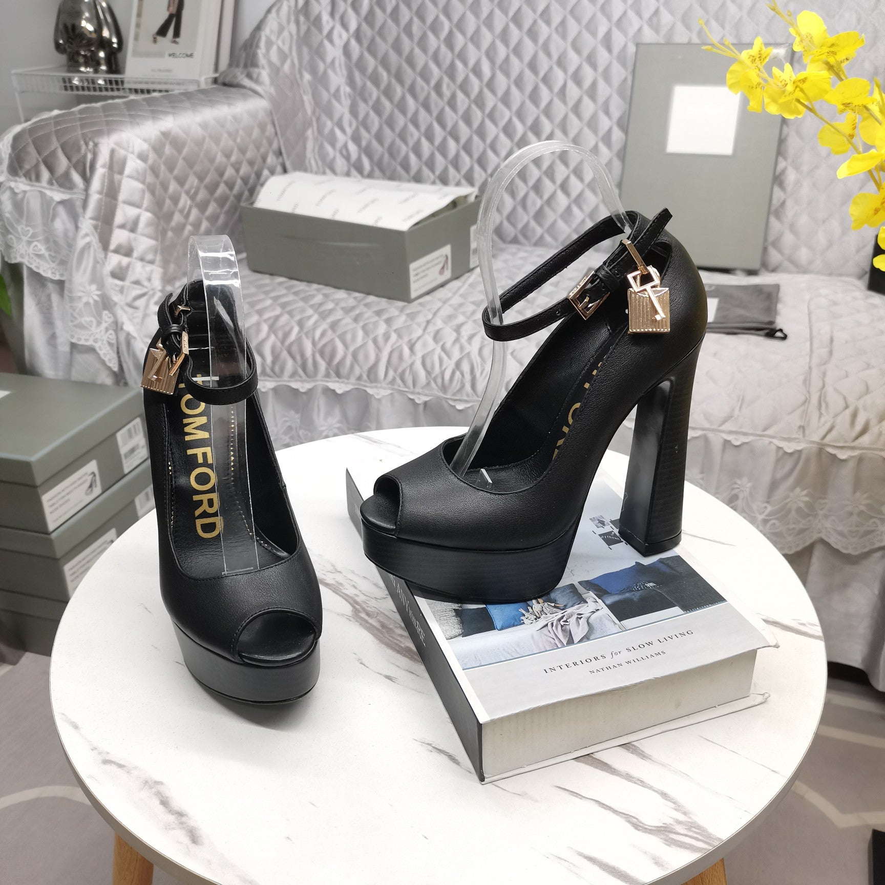 PADLOCK PLATFORM PEEP TOE PUMP 14 CM IN BLACK CALFSKIN