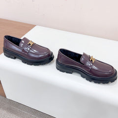 MARGARET LOAFER WITH TRIOMPHE CHAIN IN POLISHED BULL DEEP BROWN