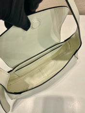 FLAP BAG 25 IN WHITE SMOOTH CALFSKIN TRIANGLE LOGO