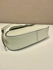 FLAP BAG 25 IN WHITE SMOOTH CALFSKIN TRIANGLE LOGO