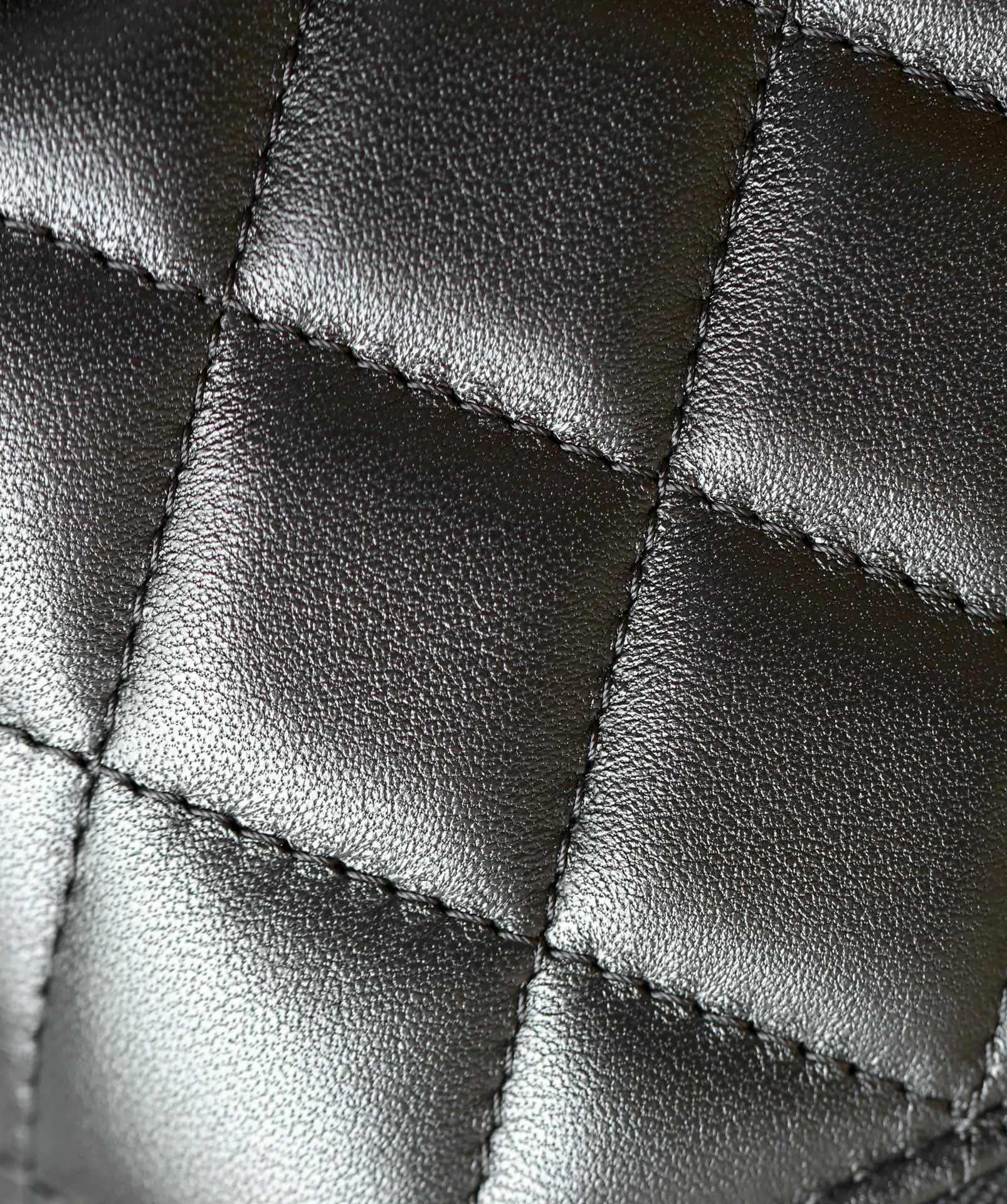 CHANEL 25S VANITY BAG 17 CM IN BLACK LAMBSKIN WITH PEARL STRAP