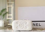 CHANEL 25S VANITY BAG 17 CM IN WHITE LAMBSKIN WITH PEARL STRAP