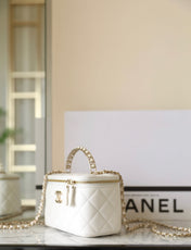 CHANEL 25S VANITY BAG 17 CM IN WHITE LAMBSKIN WITH PEARL STRAP