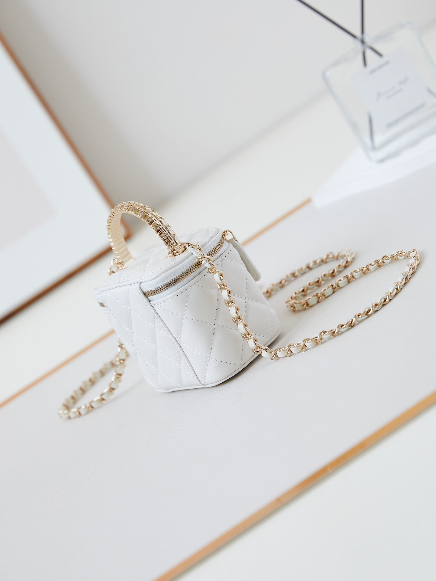 CHANEL 25S MINI VANITY BAG 11 CM IN WHITE LAMBSKIN WITH CRYSTAL-EMBELLISHED CC LOGO