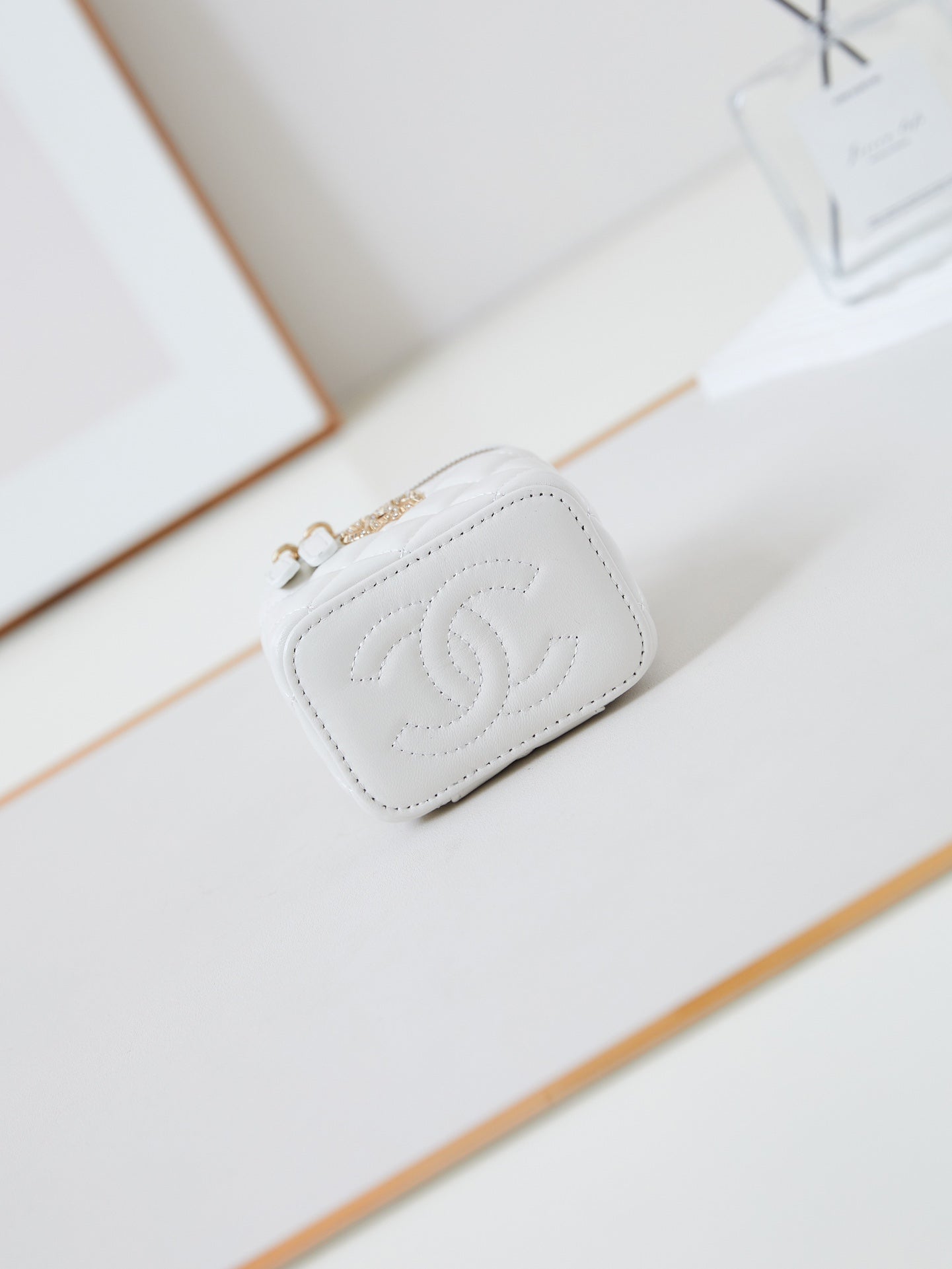CHANEL 25S MINI VANITY BAG 11 CM IN WHITE LAMBSKIN WITH CRYSTAL-EMBELLISHED CC LOGO