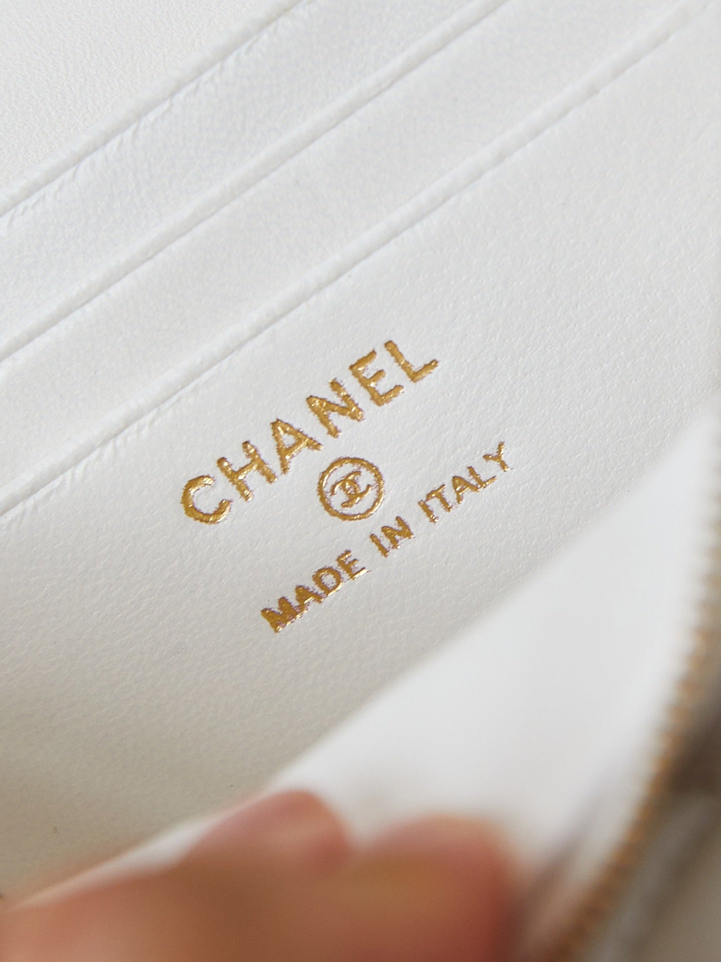 CHANEL 25S MINI VANITY BAG 16 CM IN WHITE LAMBSKIN WITH CRYSTAL-EMBELLISHED CC LOGO