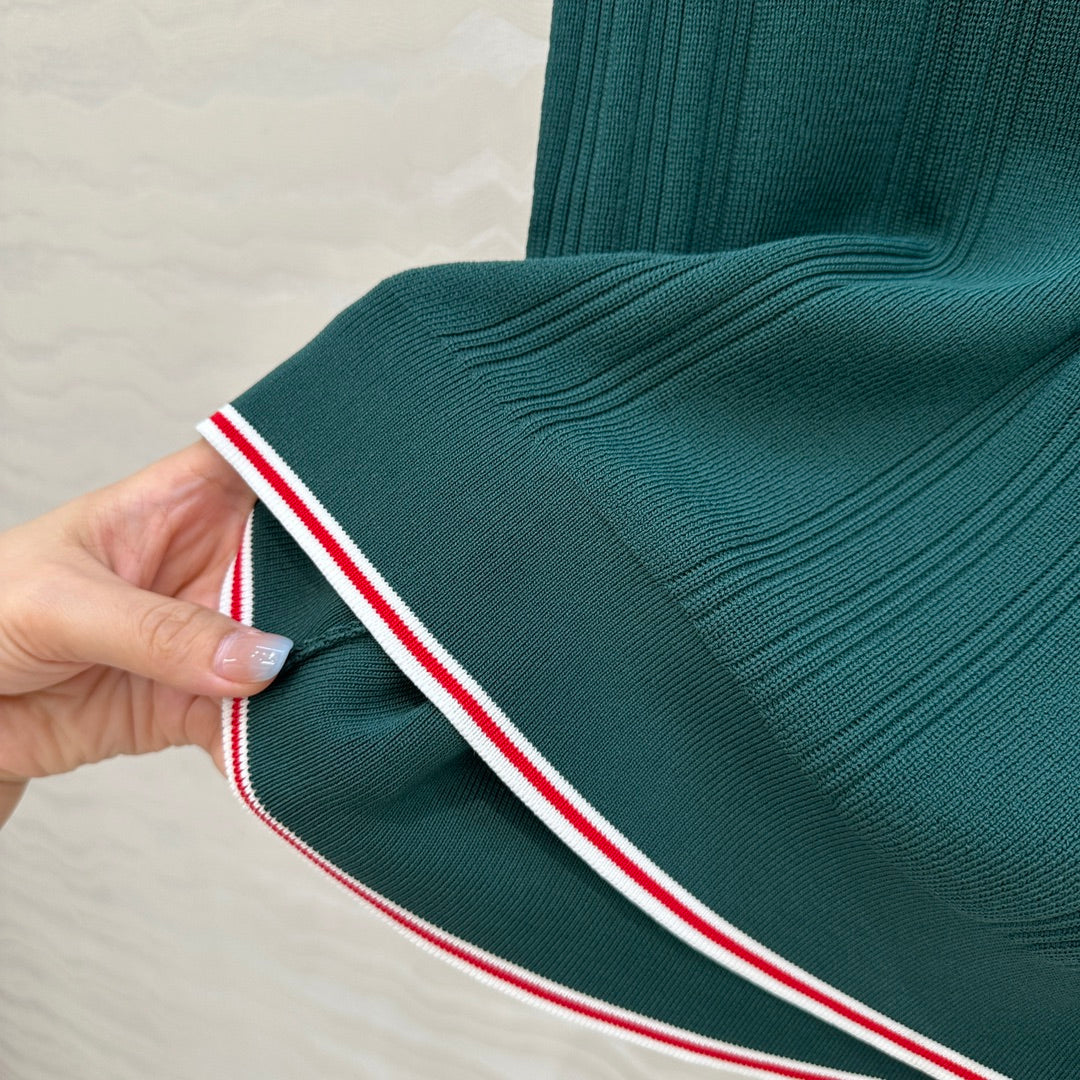 GUCCI V-NECK SLEEVELESS KNIT TOP IN DEEP SEA GREEN