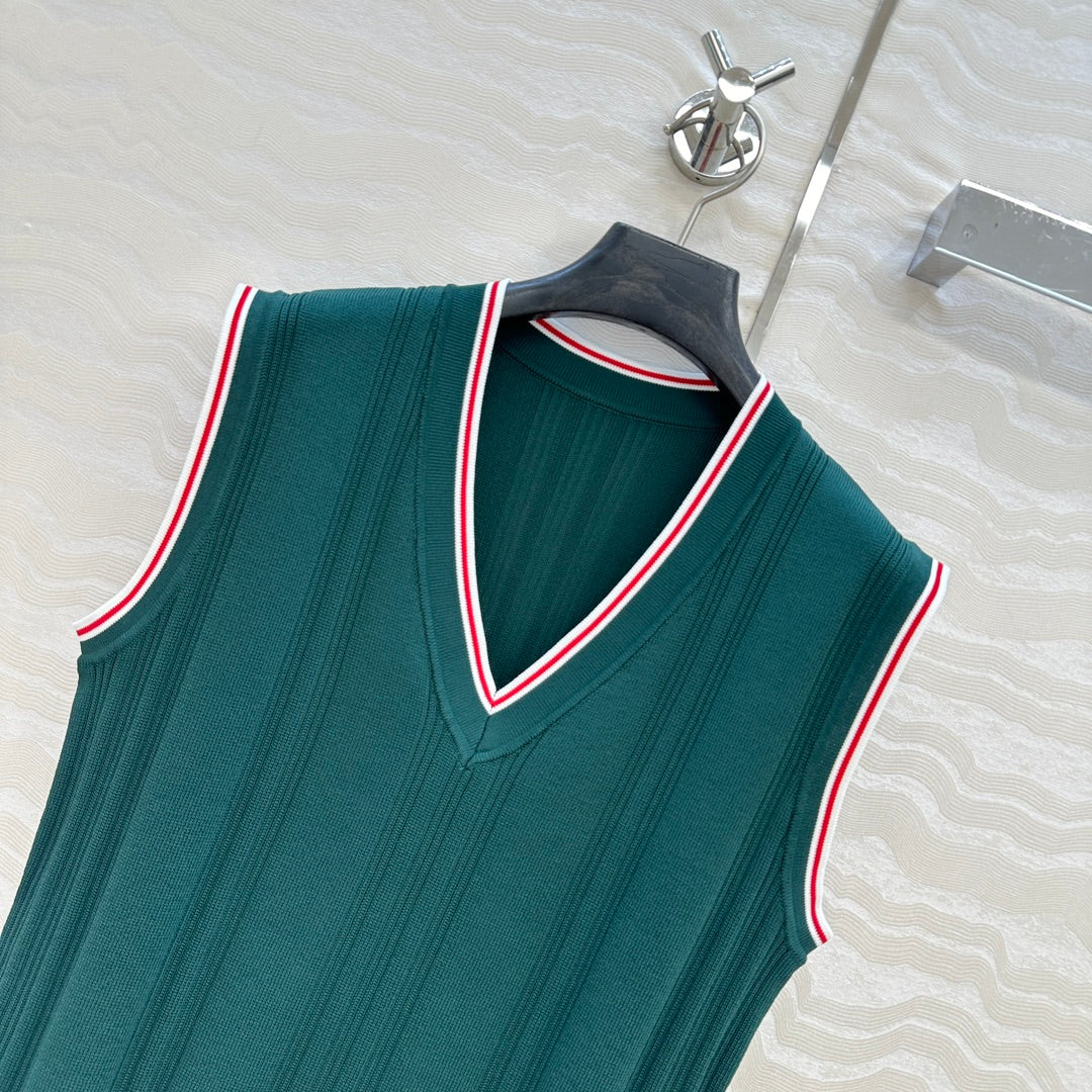 GUCCI V-NECK SLEEVELESS KNIT TOP IN DEEP SEA GREEN