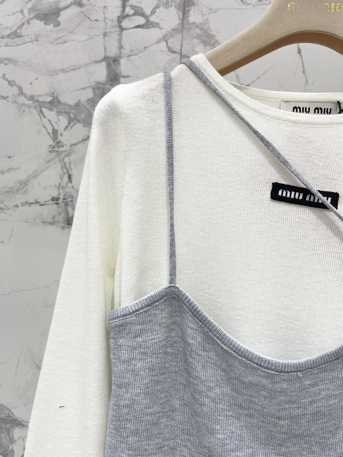 MIUMIU KNIT TOP STYLE 333