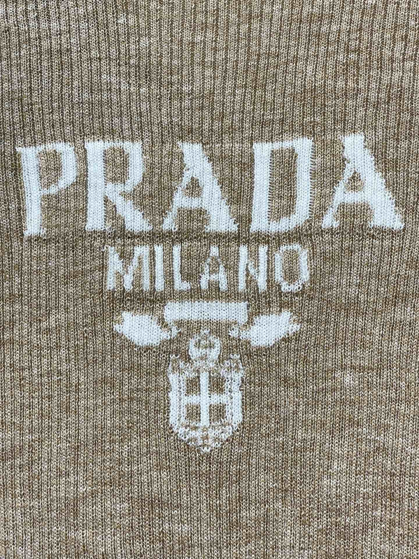 PRADA 26S SHORT-SLEEVE T-SHIRT 687