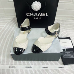 CC FLAT SANDAL IN WHITE MIX BLACK CALFSKIN