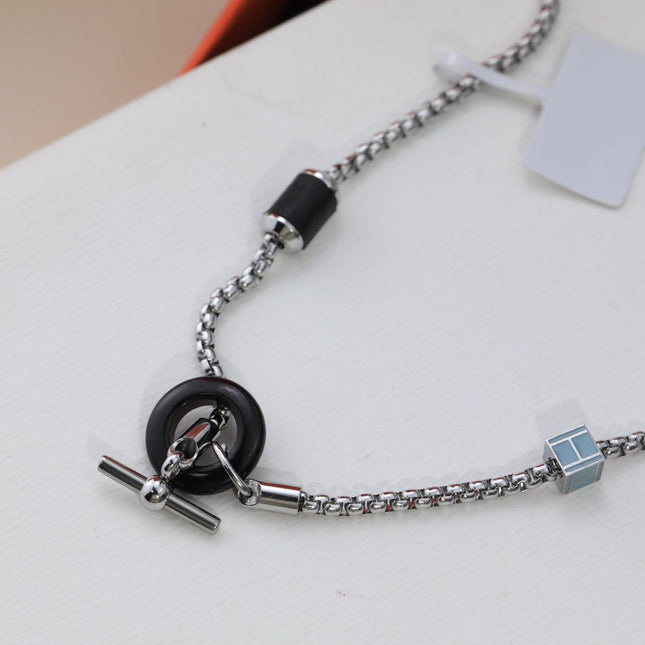 HM BLACK CIRCLE SILVER NECKLACE