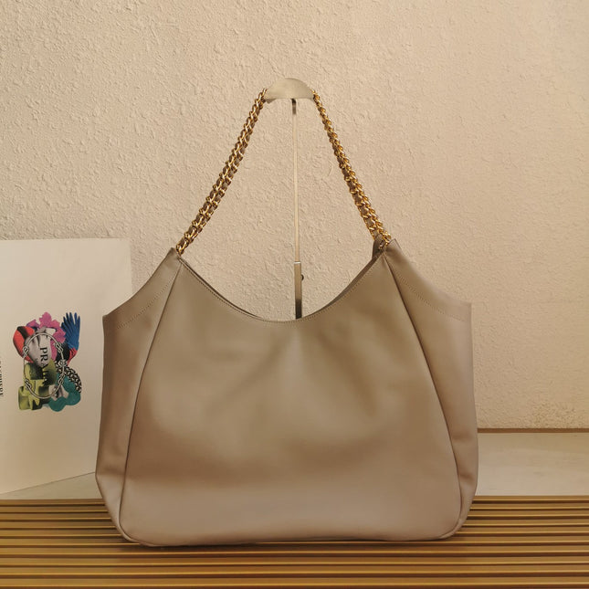 CHAIN TOTE 39 SOFT GREY CALFSKIN