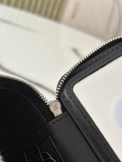 25P VANITY 17 CAVIAR WITH HANDLE METAL IN BLACK CALFSKIN SILVER HARDWARE