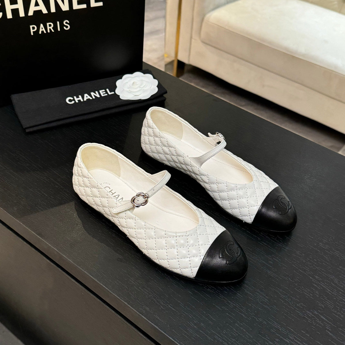 MARY JANE IN WHITE QUILTED LAMSKIN