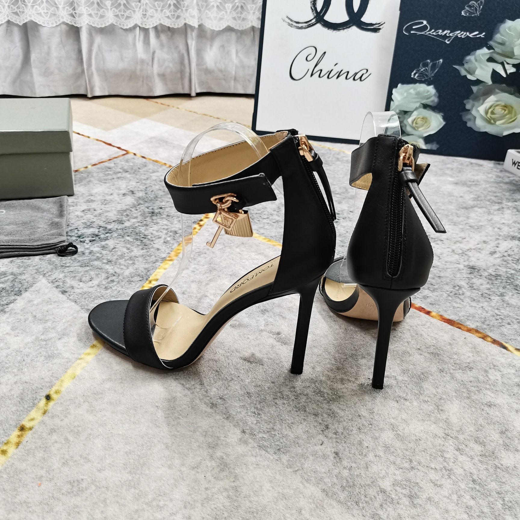 TOM FORD PADLOCK HIGH HEELS IN BLACK CALFSKIN