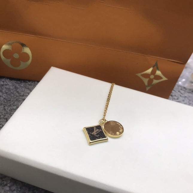 LV NECKLACE MONOGRAM SQUARE