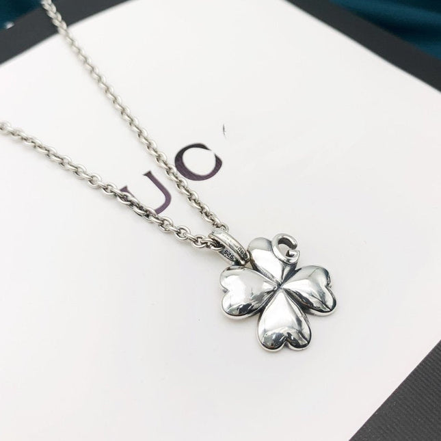 GG SILVER CLOVER NECKLACE