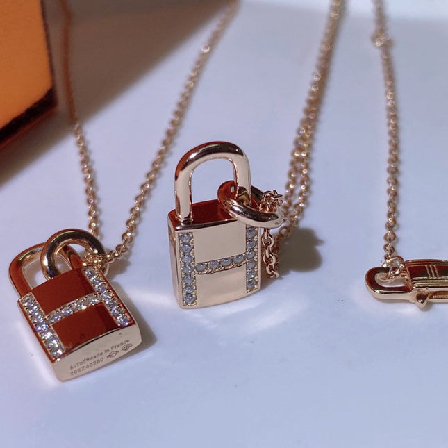 HM ADVANCED NICHE LOCK HEAD NECKLACE DIAMONDS