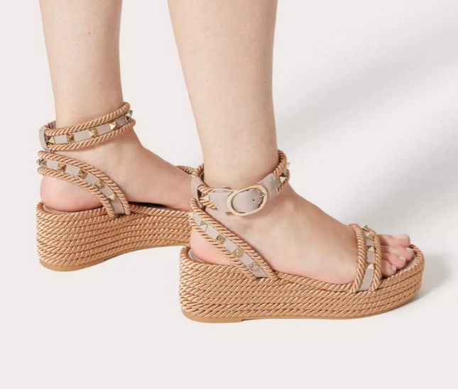 rockstud flatform sandal beige calfskin 45mm