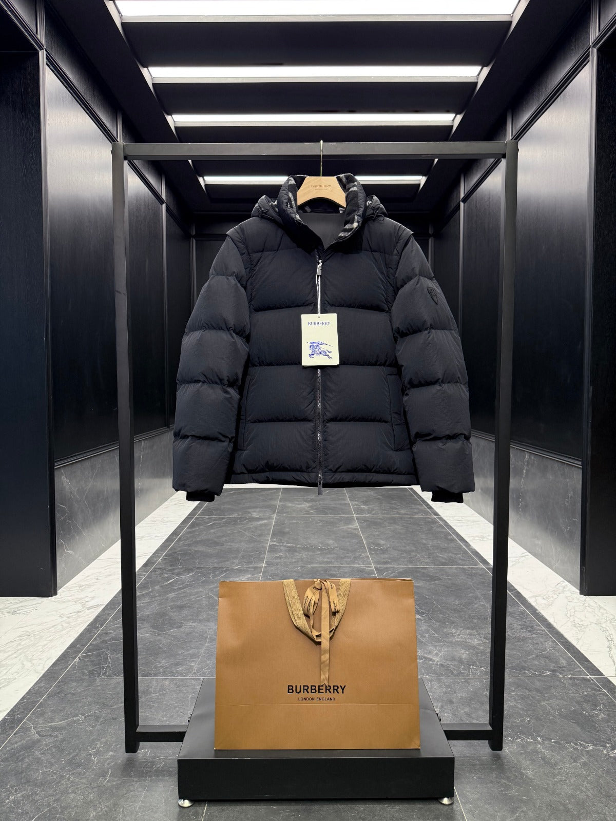 BURBERRY PUFFER JACKET IN BLACK STYLE 32565