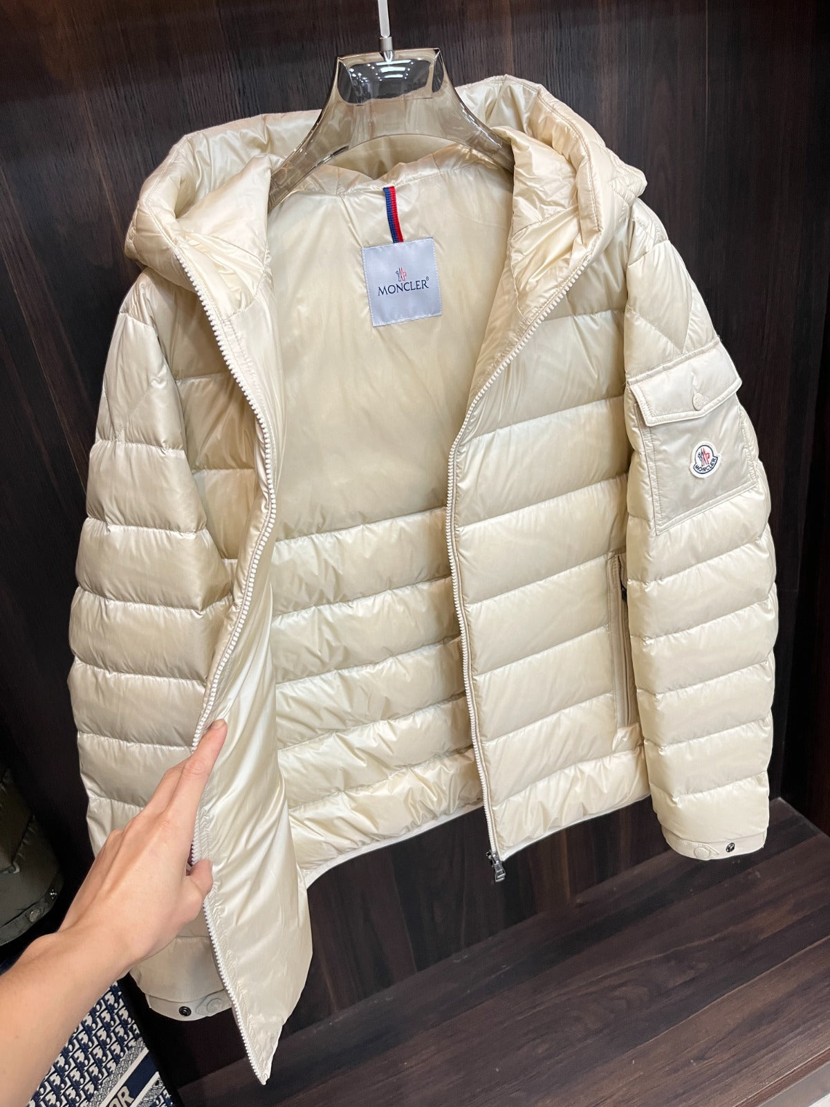 MONCLER SHORT DOWN JACKET IN WHITE
