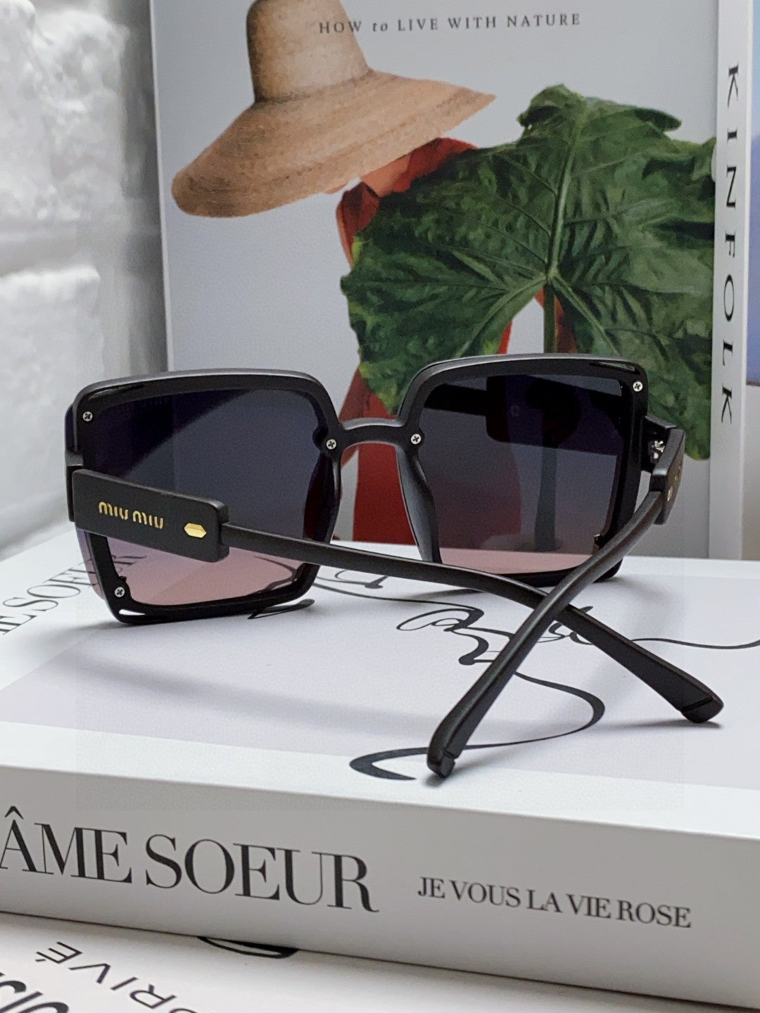 RUNWAY SQUARE SUNGLASSES 576823 IN ACETATE