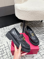 VLTN LOAFER 25S IN MATTE BLACK LEATHER WITH GOLD HARDWARE