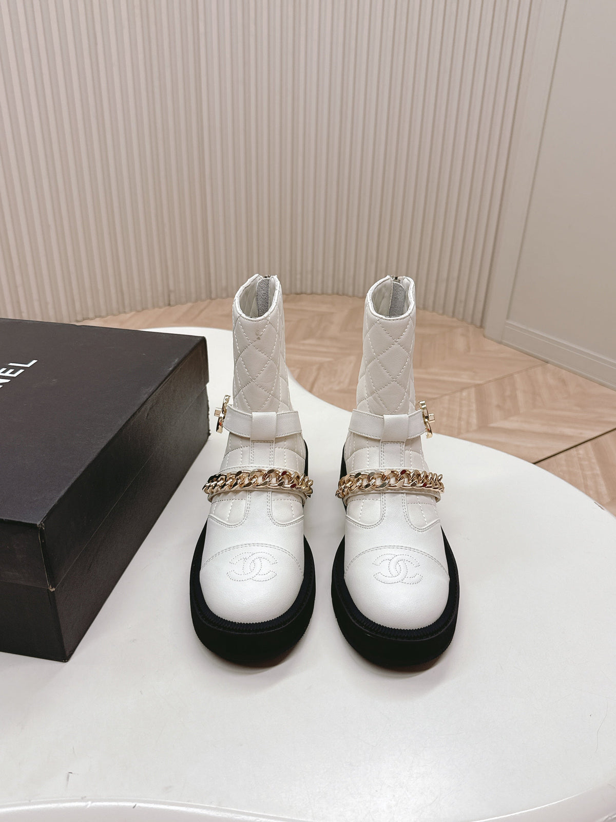 CHANEL ANKLE BOOTS 25S IN WHITE LAMBSKIN WITH GOLD HARDWARE