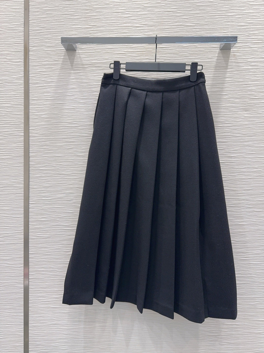 PRADA 25S LONG PLEATED SKIRT 211