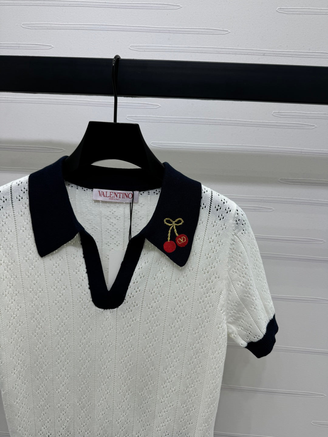 VALENTINO 25S HOLLOW V-NECK BLOUSE 264161