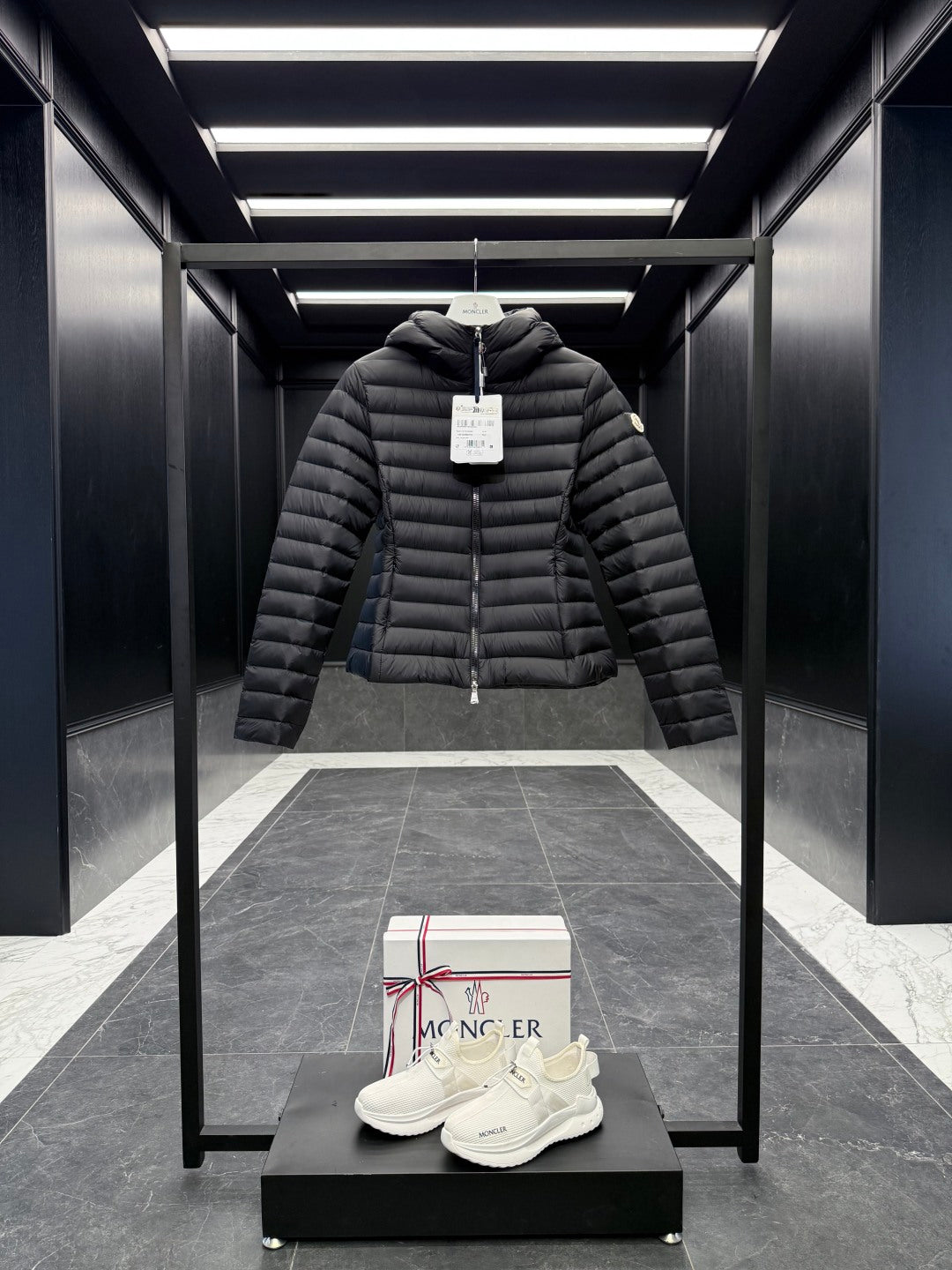 MONCLER 25S JACKET IN BLACK 018
