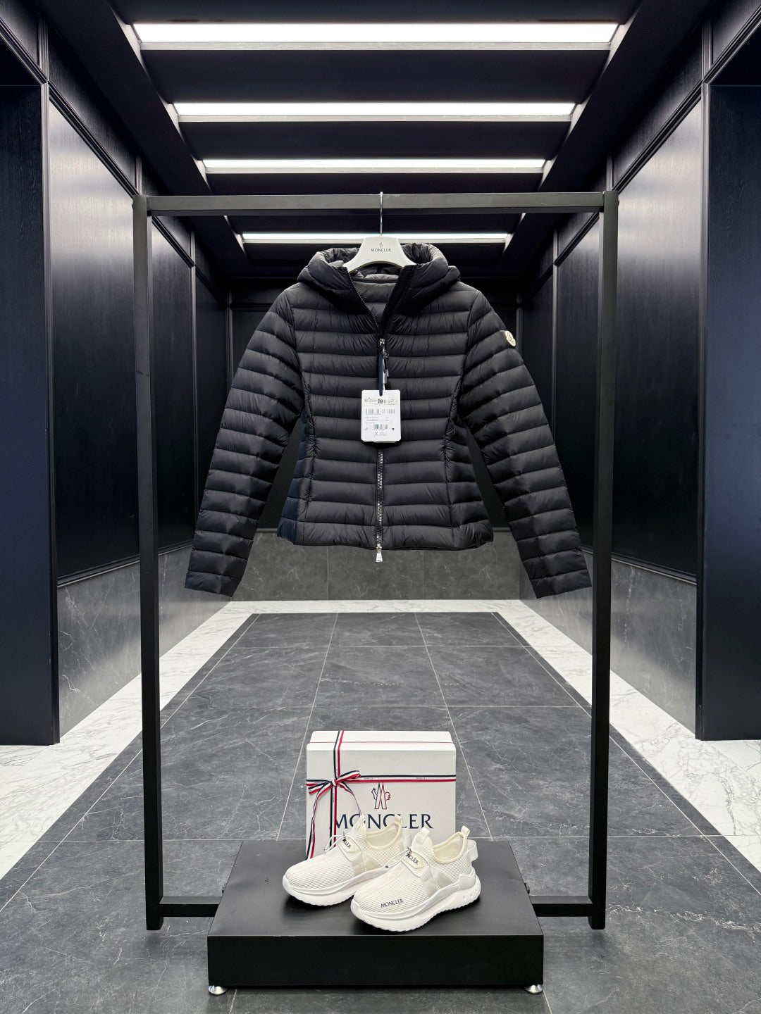MONCLER 25S JACKET IN BLACK 018
