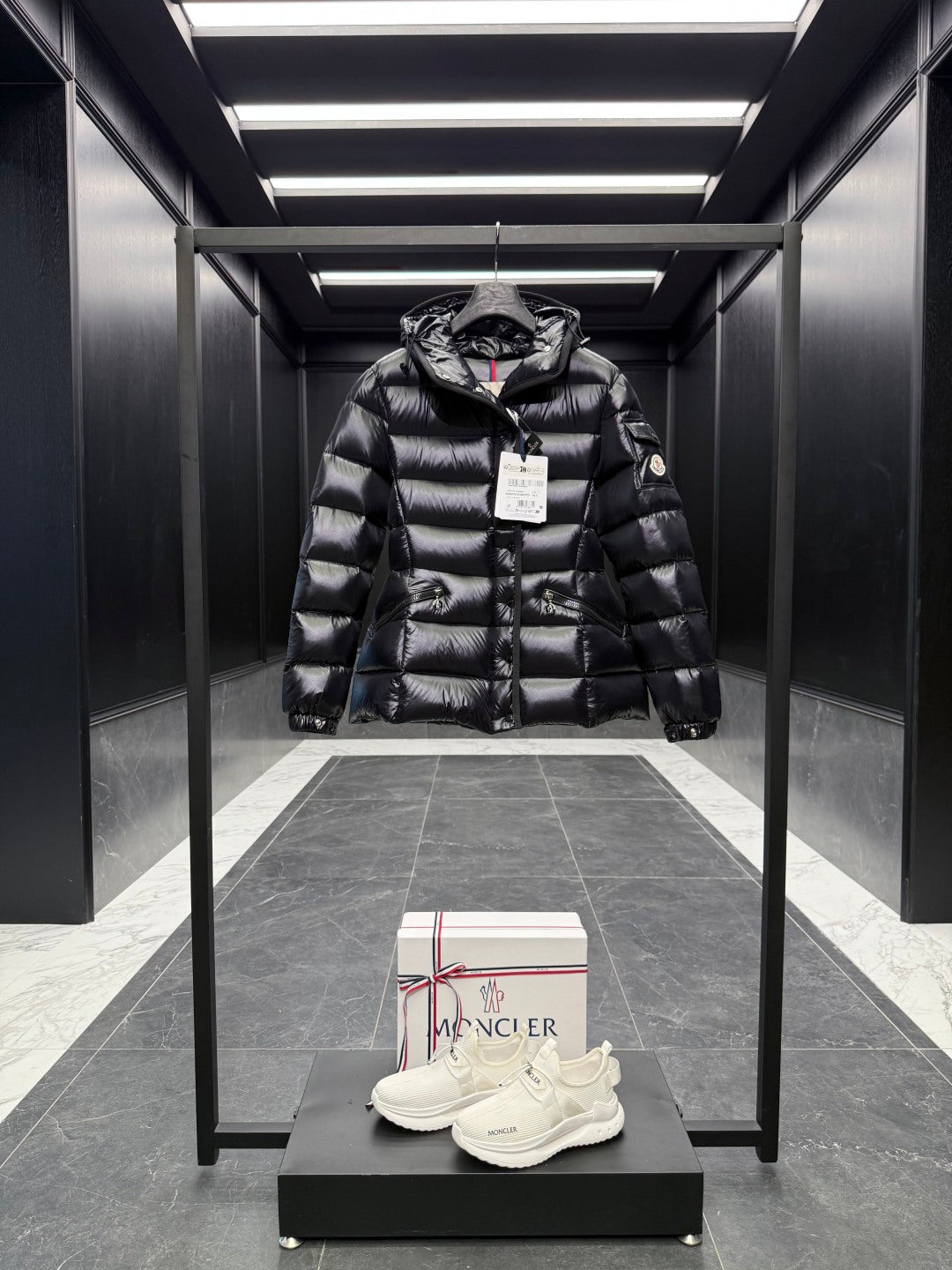 MONCLER 25S JACKET IN BLACK 016