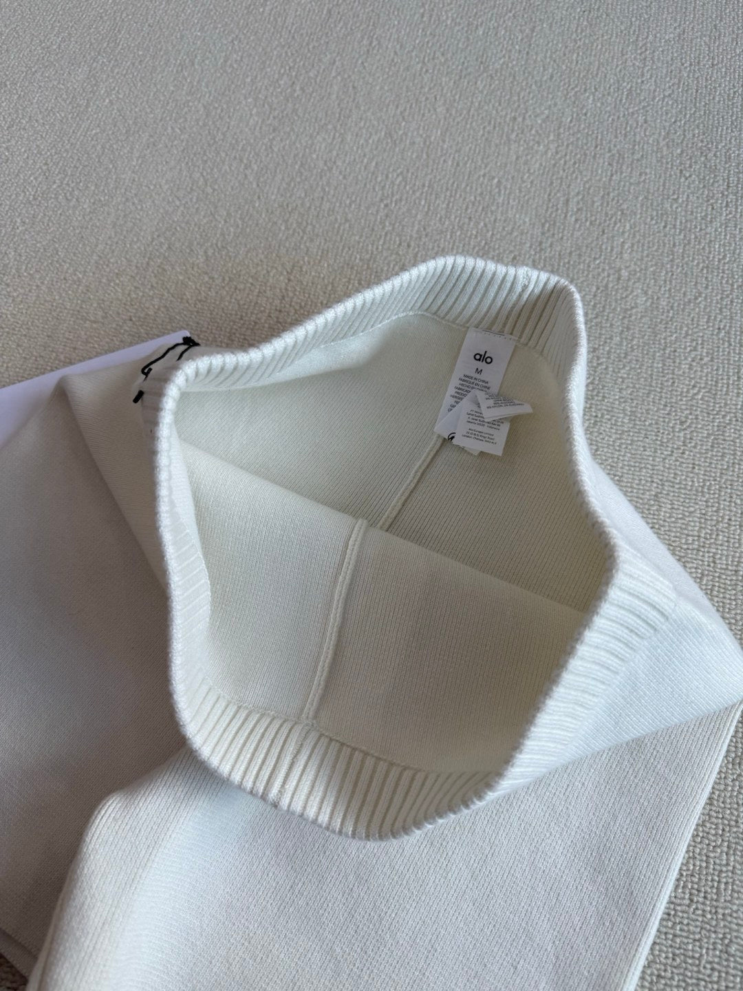 ALO SKINNY KNIT SHORTS STYLE 64