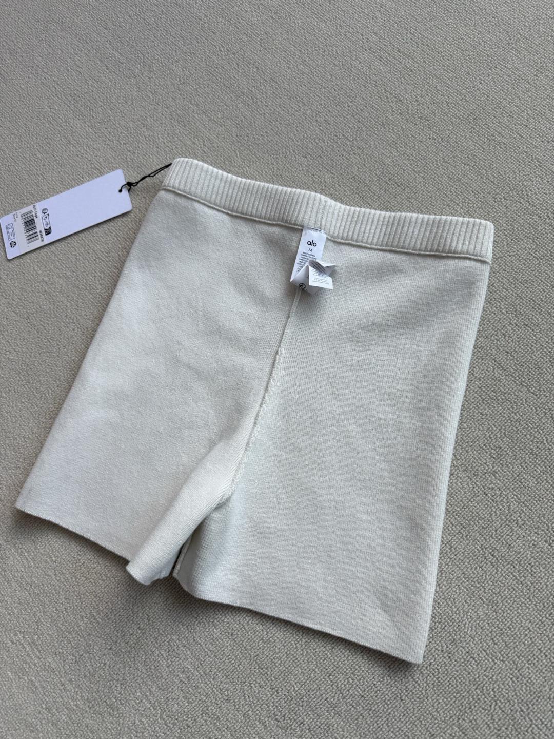 ALO SKINNY KNIT SHORTS STYLE 64