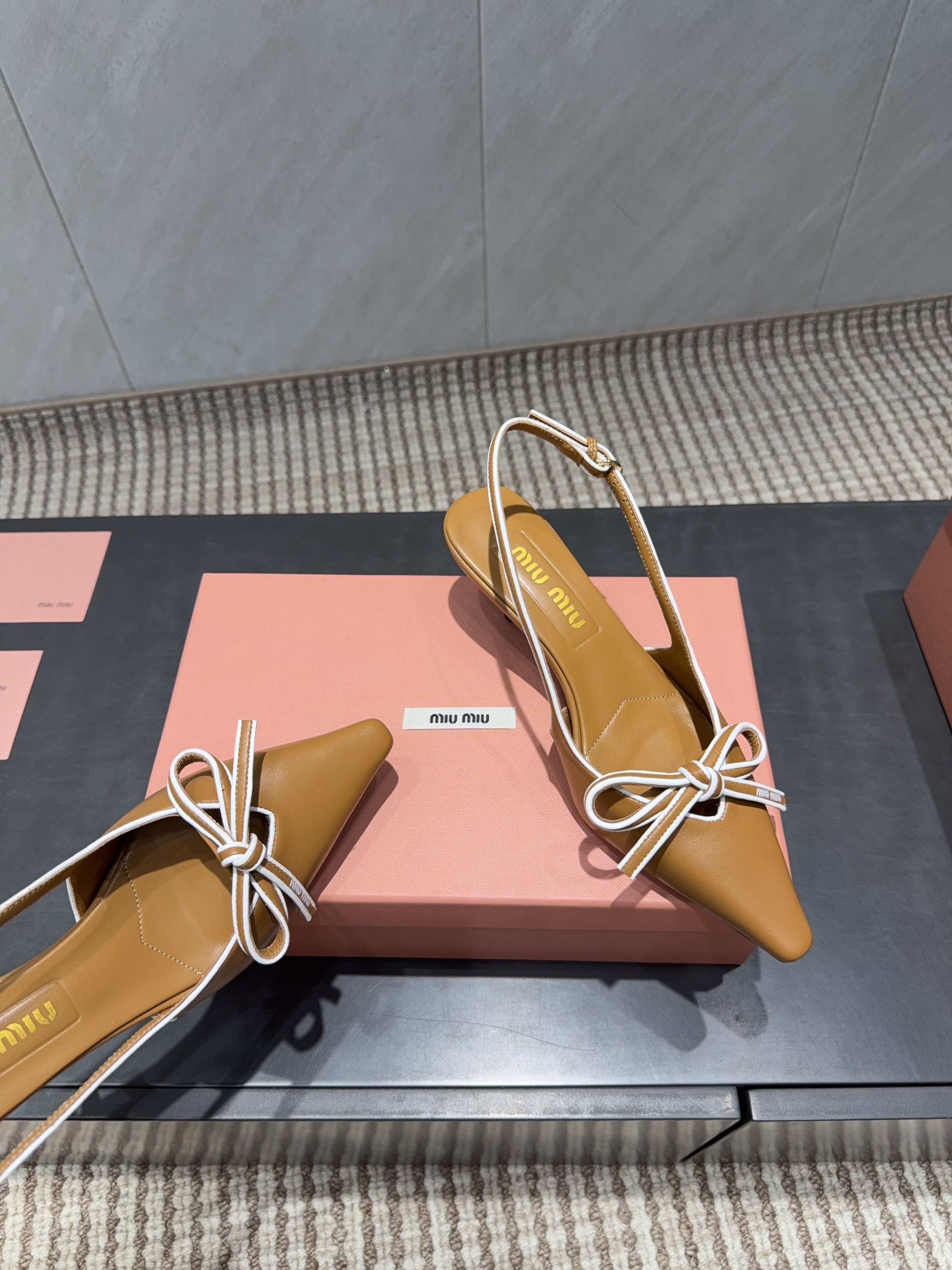 MIUMIU 26S SLINGBACK 55MM IN CARAMEL BROWN CALFSKIN WITH BOW