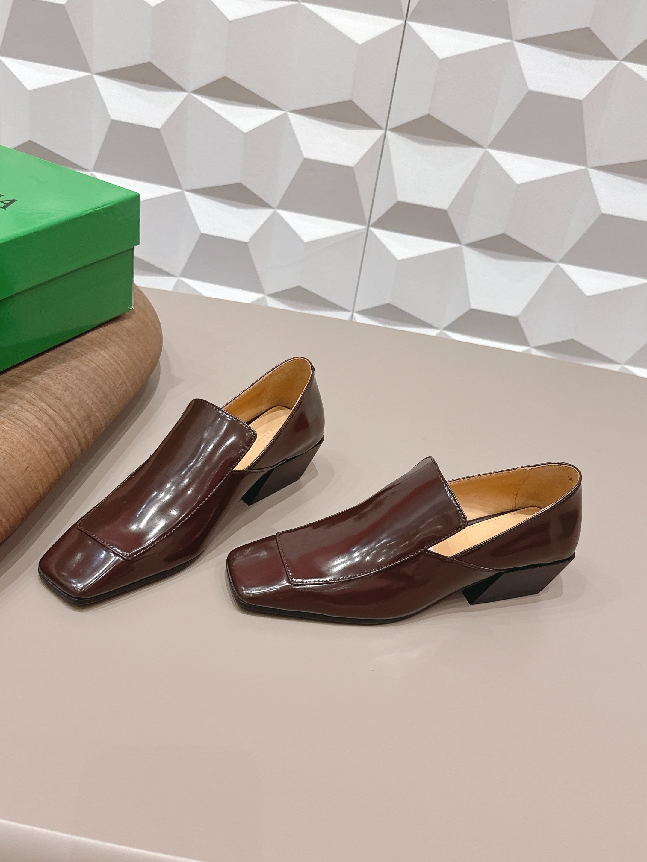 BOTTEGA VENETA 26S VENTURA LOAFERS 40 MM BROWN GLOSSY CALFSKIN