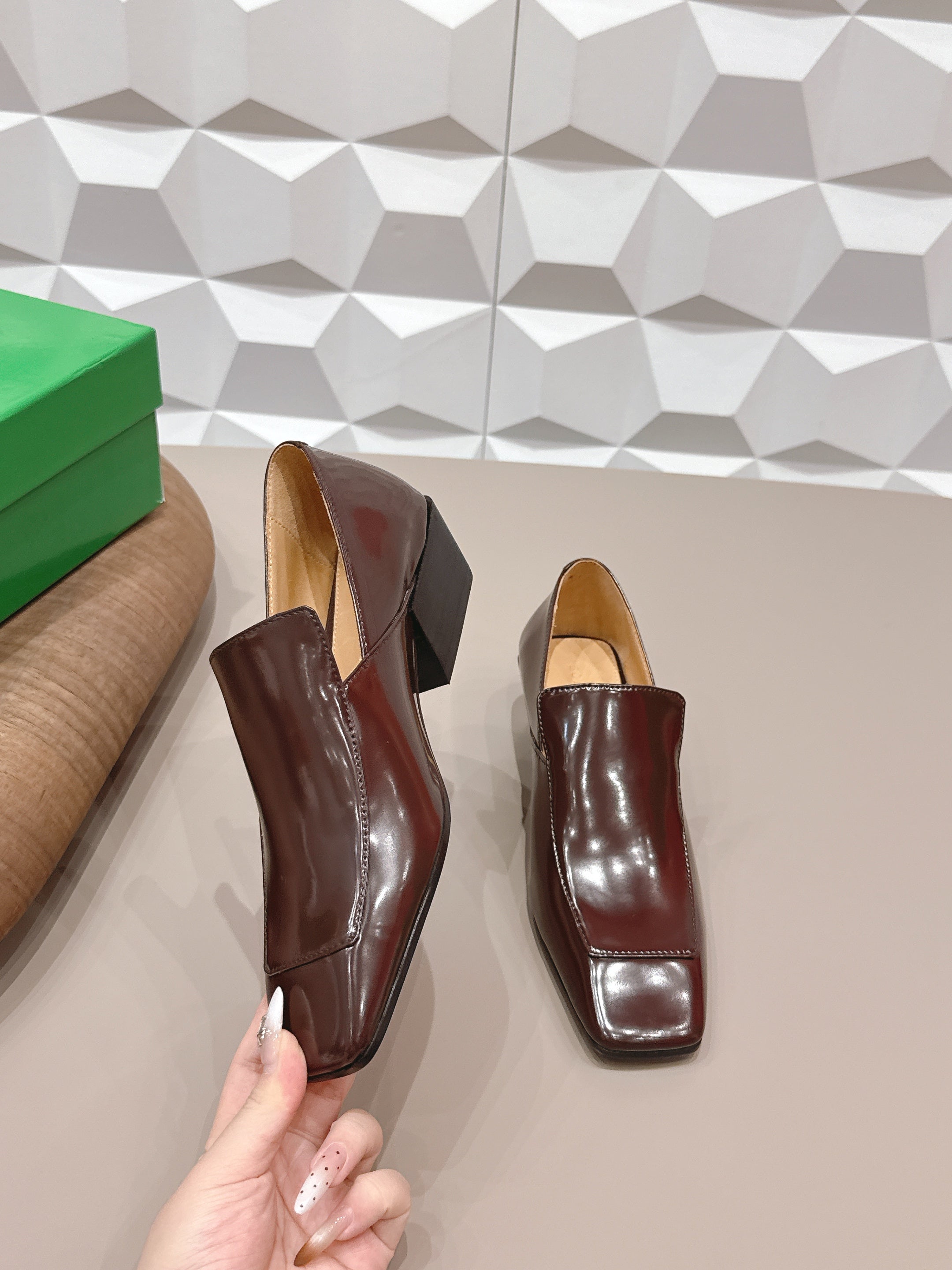 BOTTEGA VENETA 26S VENTURA LOAFERS 40 MM BROWN GLOSSY CALFSKIN