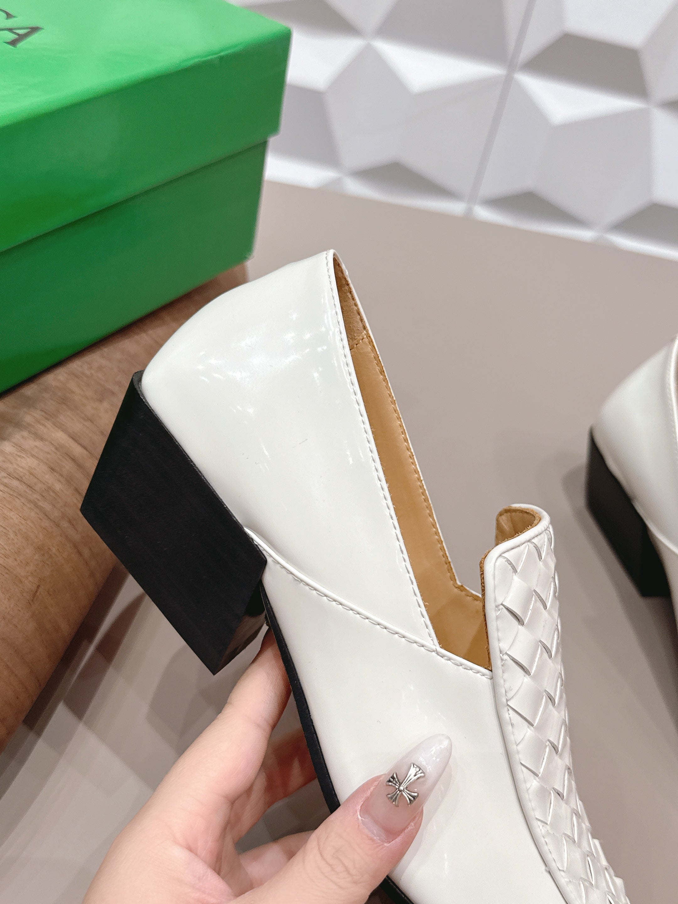 BOTTEGA VENETA 26S VENTURA LOAFERS 40 MM IN WHITE INTRECCIATO CALFSKIN