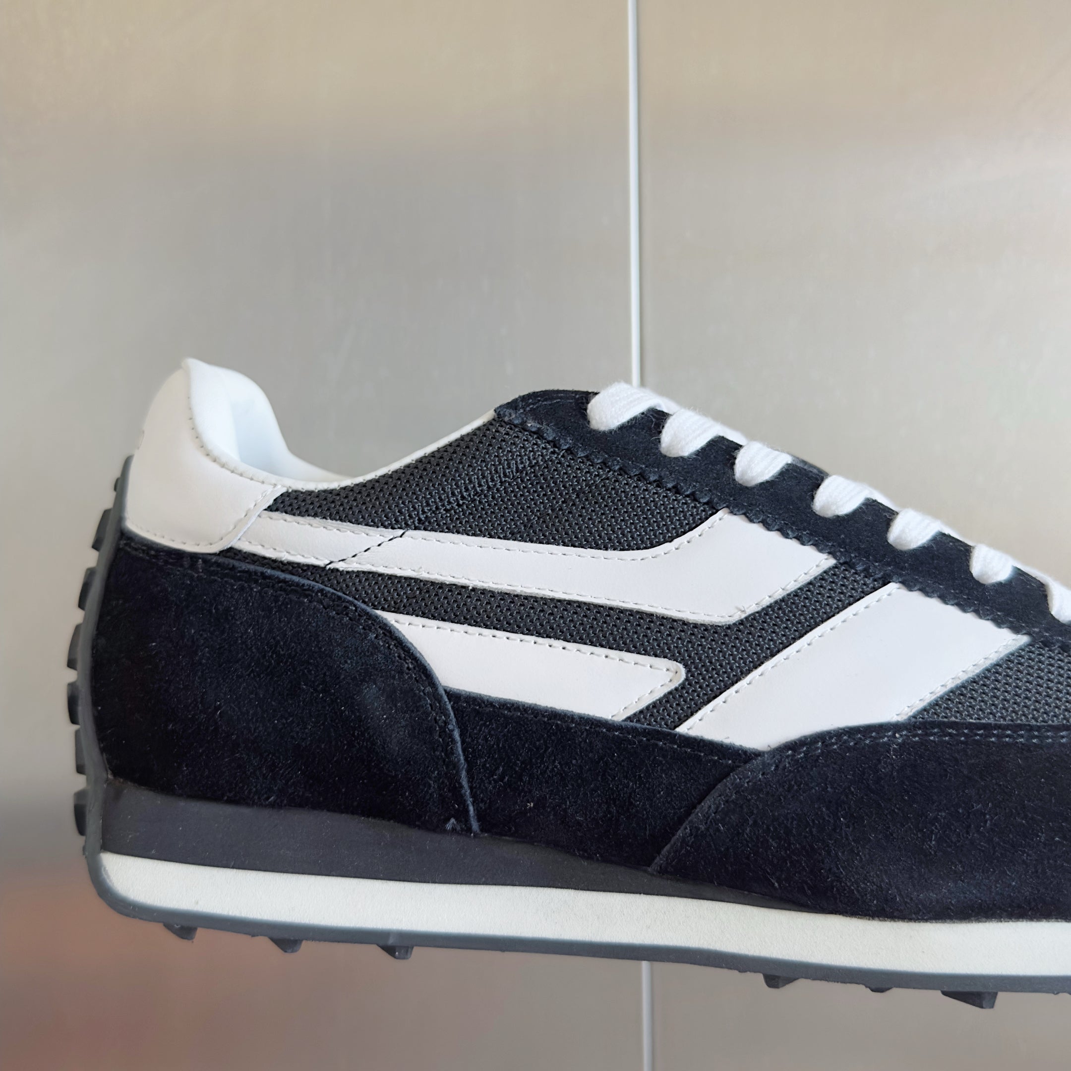 TOM FORD 26S SNEAKERS IN BLACK SUEDE