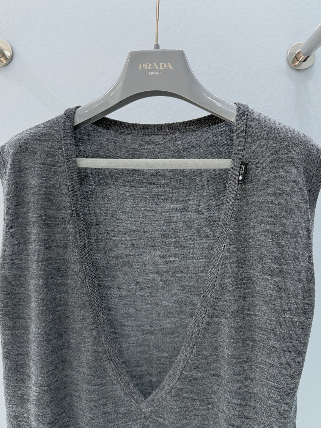 PRADA 26S V-NECK KNIT VEST 814