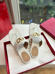 VLTN THONG SANDALS 25S IN WHITE LAMBSKIN WITH GOLD HARDWARE