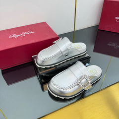 SLIDY VIV' MULES IN SILVER PATENT CALFSKIN