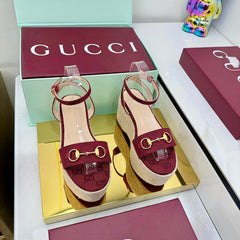 GG HIGH WEDGE SANDALS IN RED FABRIC AND RAFFIA WITH GOLD HARDWARE