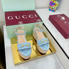GG HIGH WEDGE SANDALS IN BLUE FABRIC AND RAFFIA WITH GOLD HARDWARE