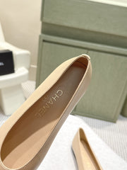 CHANEL 25S BALLET FLATS IN BEIGE CALFSKIN WITH BLACK CAP TOE GOLD HARDWARE